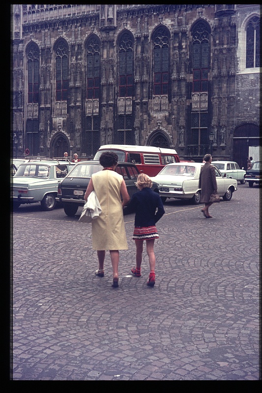 33.Brugge aug 1971 Ilse,Marion.JPG